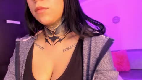 Snapshot of lindaa_miller chatting on 01/11/25, 11:02 linda miller online show from 01/11/25, 11:02