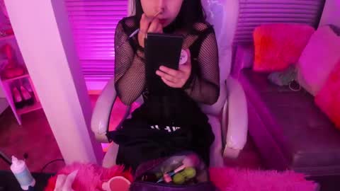 Snapshot of lindaa_miller chatting on 02/12/25, 03:51 linda miller online show from 02/12/25, 03:51