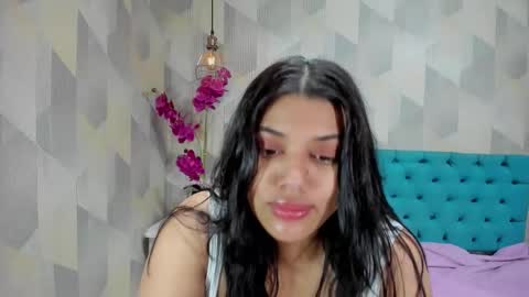 Snapshot of lindabreexlove chatting on 11/02/25, 12:40 online show from 11/02/25, 12:40