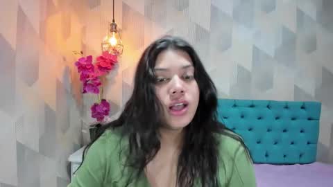 Snapshot of lindabreexlove chatting on 11/16/25, 01:39 online show from 11/16/25, 01:39