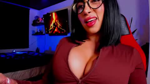 Linda online show from 11/12/25, 01:17