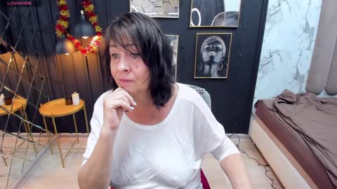 Snapshot of lindahottie chatting on 12/28/24, 08:37 Linda online show from 12/28/24, 08:37