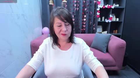 Snapshot of lindahottie chatting on 02/15/25, 12:11 Linda online show from 02/15/25, 12:11