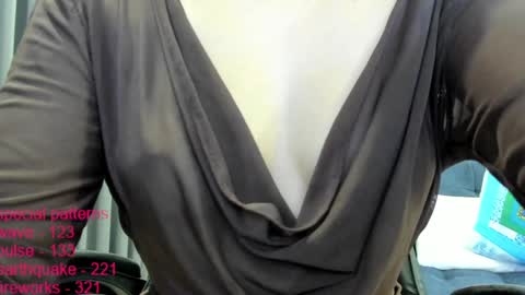 Snapshot of lindamei chatting on 10/12/25, 12:26 lindamei online show from 10/12/25, 12:26