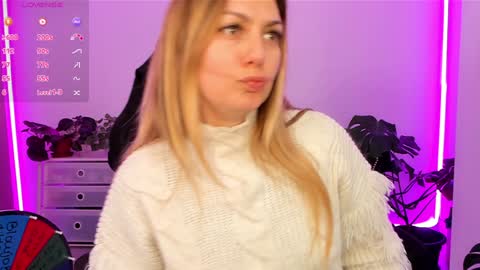 Snapshot of lindawhite_ chatting on 12/17/24, 04:32 Linda -- online show from 12/17/24, 04:32