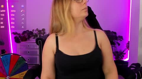 Snapshot of lindawhite_ chatting on 01/26/25, 11:08 Linda -- online show from 01/26/25, 11:08