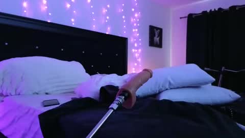 Lindzay online show from 01/13/25, 05:12