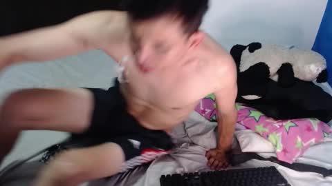 Snapshot of linger420 chatting on 09/18/25, 05:20 linger420 online show from 09/18/25, 05:20