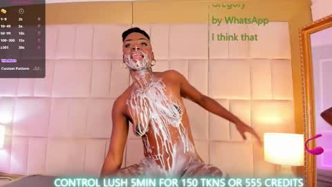 Snapshot of linsyadams chatting on 12/24/24, 06:39 online show from 12/24/24, 06:39