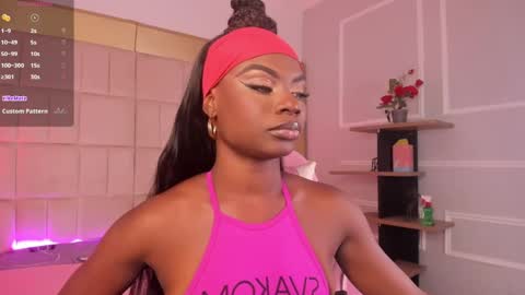 Snapshot of linsyadams chatting on 02/15/25, 01:31 online show from 02/15/25, 01:31