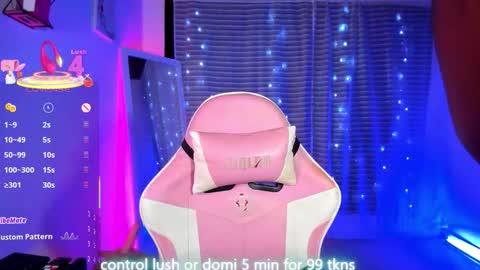 Snapshot of linsyadams chatting on 10/14/25, 10:10 online show from 10/14/25, 10:10