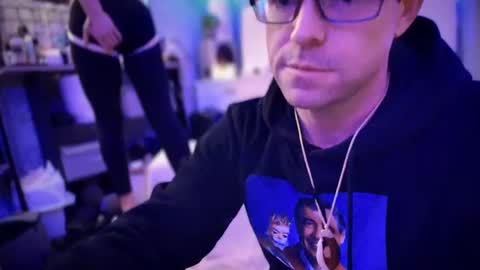 linuxgirlsudosu online show from 02/04/25, 08:13