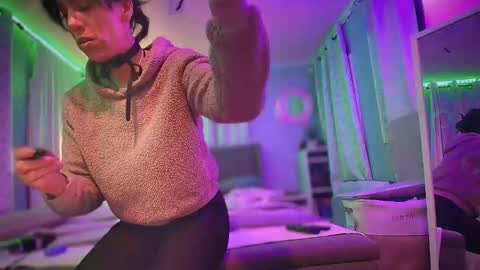 linuxgirlsudosu online show from 03/09/25, 05:11