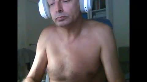 Snapshot of liongr69 chatting on 10/19/25, 10:21 liongr69 online show from 10/19/25, 10:21