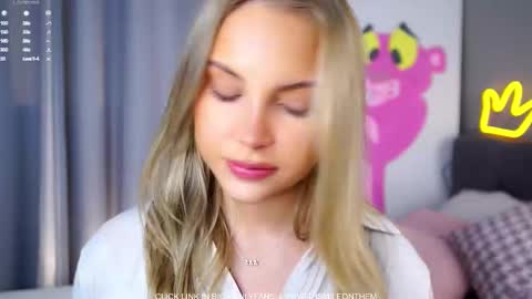 Amelia online show from 10/25/25, 01:13