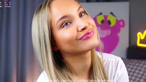 Amelia online show from 11/04/25, 01:16