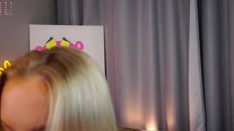 Amelia online show from 11/18/25, 01:00