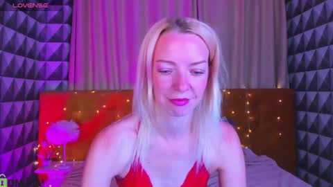 Lisa online show from 10/10/25, 01:04