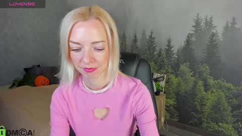 Lisa online show from 10/28/25, 12:03