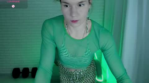 Snapshot of lisa_ree_ chatting on 02/16/25, 11:59 lisa online show from 02/16/25, 11:59