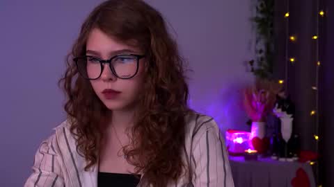  Lisa  online show from 11/21/25, 09:57