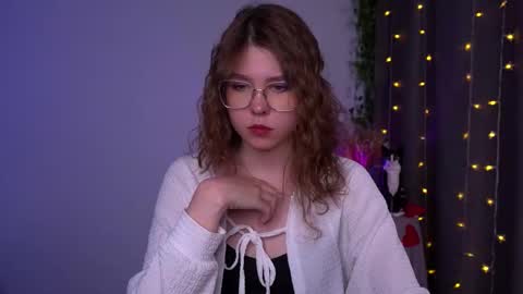  Lisa  online show from 11/28/25, 08:22