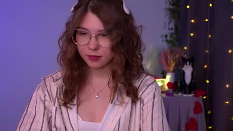  Lisa  online show from 12/04/25, 07:44