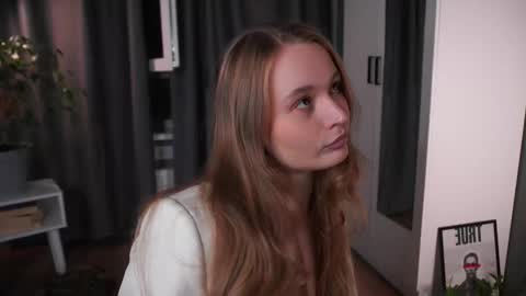 Elisabeth or Lisa online show from 10/15/25, 07:58