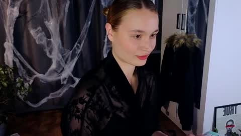 Elisabeth or Lisa online show from 10/30/25, 08:42