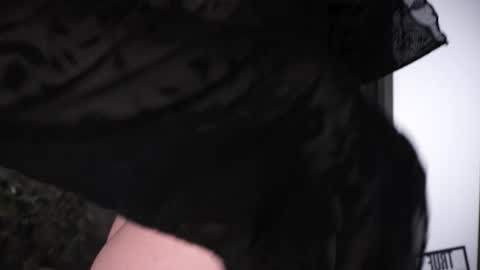 Elisabeth or Lisa online show from 11/16/25, 08:36