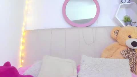 Snapshot of lisaa_a chatting on 11/04/25, 12:21 Lisa online show from 11/04/25, 12:21