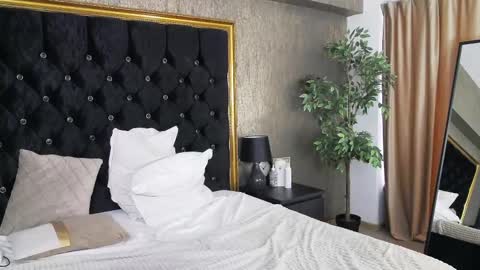 lisacroft online show from 02/22/25, 01:02