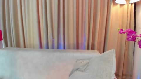 LisaHadwiin online show from 02/15/25, 09:37