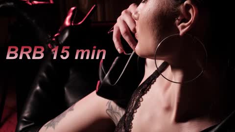 Lisa Moore online show from 11/29/25, 01:25