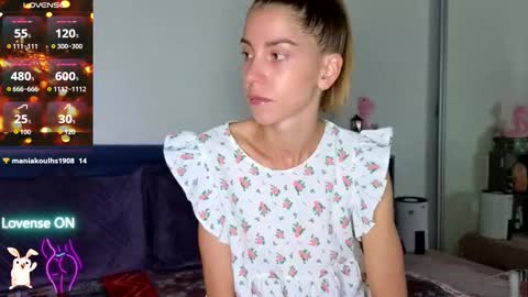 Snapshot of lisi4ka_basik33 chatting on 10/07/25, 04:15 Kris Maks online show from 10/07/25, 04:15