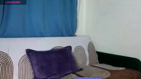 Snapshot of lisi4ka_basik33 chatting on 10/11/25, 05:17 Kris Maks online show from 10/11/25, 05:17