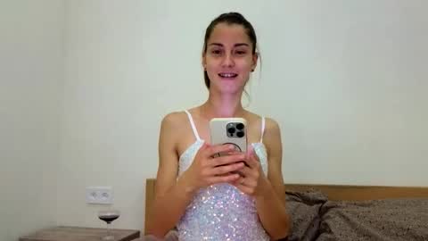 Snapshot of lisi4ka_basik33 chatting on 10/11/25, 05:22 Kris Maks online show from 10/11/25, 05:22