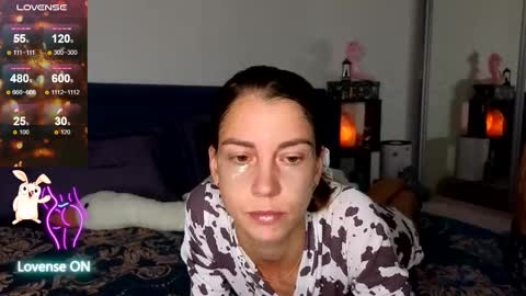 Snapshot of lisi4ka_basik33 chatting on 10/19/25, 05:08 Kris Maks online show from 10/19/25, 05:08