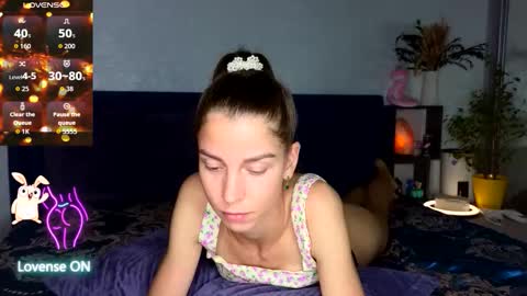 Snapshot of lisi4ka_basik33 chatting on 10/19/25, 05:13 Kris Maks online show from 10/19/25, 05:13