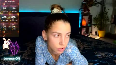 Snapshot of lisi4ka_basik33 chatting on 10/20/25, 05:02 Kris Maks online show from 10/20/25, 05:02