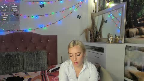 Snapshot of lissa_brown_ chatting on 12/14/24, 01:50 Lissa online show from 12/14/24, 01:50