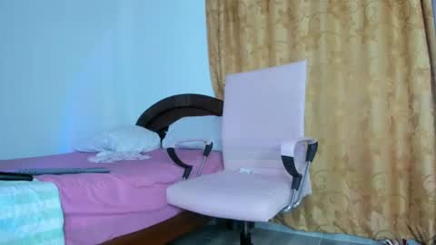 lissa_petitee online show from 02/16/25, 10:43