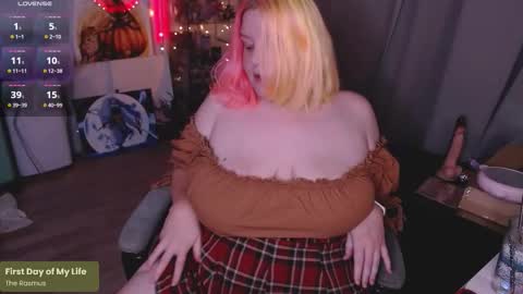 Snapshot of lissamuff chatting on 10/11/25, 03:43 Lissa online show from 10/11/25, 03:43