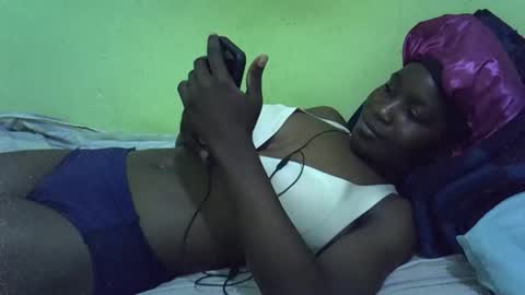 lisssa01 online show from 09/28/25, 05:07