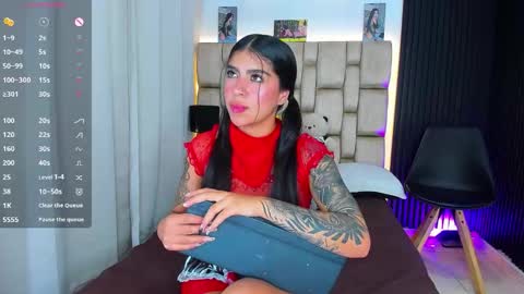 Sophie ---- connected from 1400 to 2100 Colombia time online show from 11/04/25, 09:36