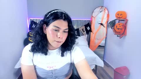 Snapshot of little_alli chatting on 10/29/25, 08:32 L I T T L E A L L I online show from 10/29/25, 08:32