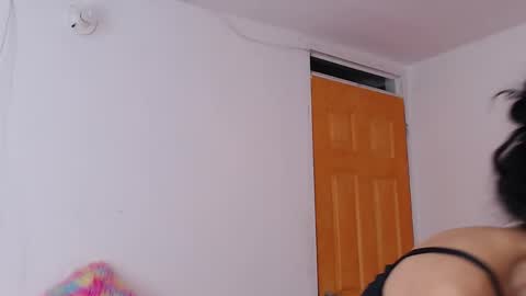 Snapshot of little_angelito2 chatting on 10/19/25, 01:06 TU ANGELITO online show from 10/19/25, 01:06