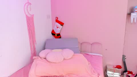 Snapshot of little_effy18_ chatting on 12/26/24, 12:36 Little Effy online show from 12/26/24, 12:36