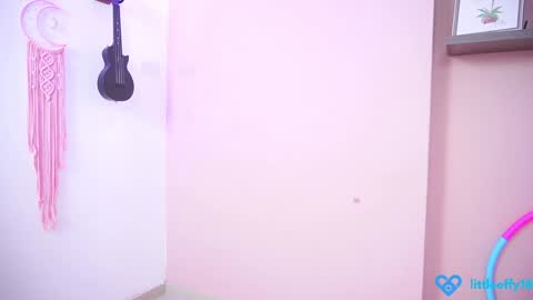 Snapshot of little_effy18_ chatting on 02/03/25, 11:36 Little Effy online show from 02/03/25, 11:36