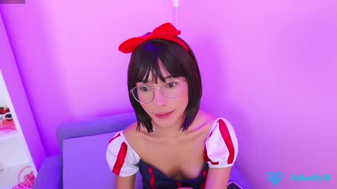 Snapshot of little_effy18_ chatting on 03/11/25, 08:20 Little Effy online show from 03/11/25, 08:20